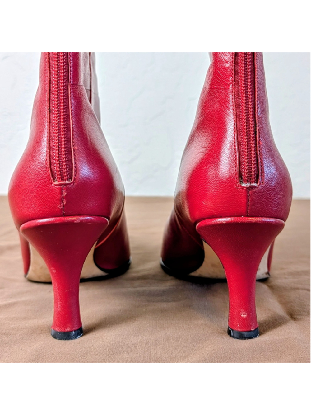 Vintage Antonio Melani Red Leather Pointed Toe Ankle Boots Y2K Gold Zip 7.5 - Picture 3 of 14